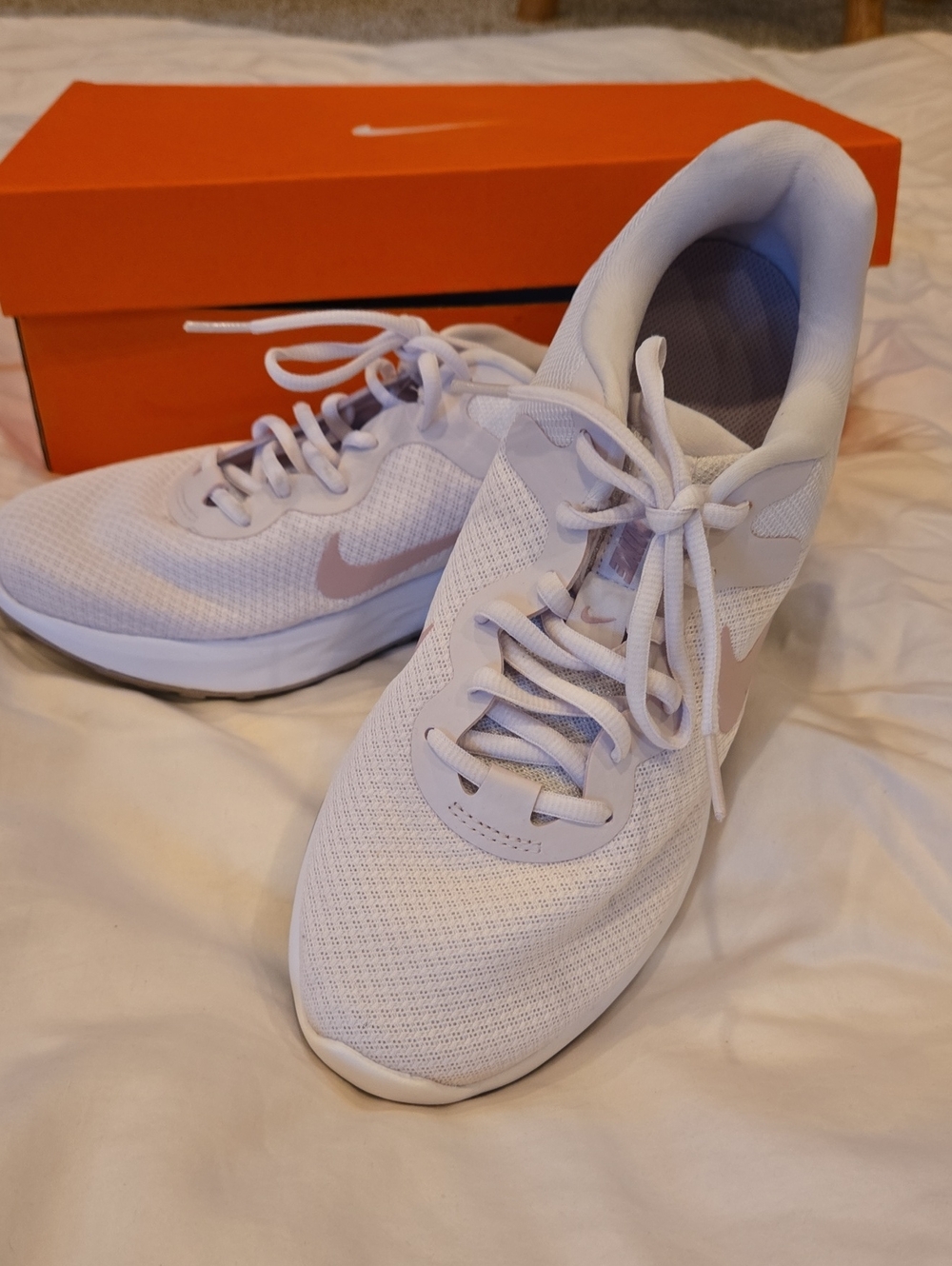 Nike Women's White and Light Pink Mesh Running Sneakers